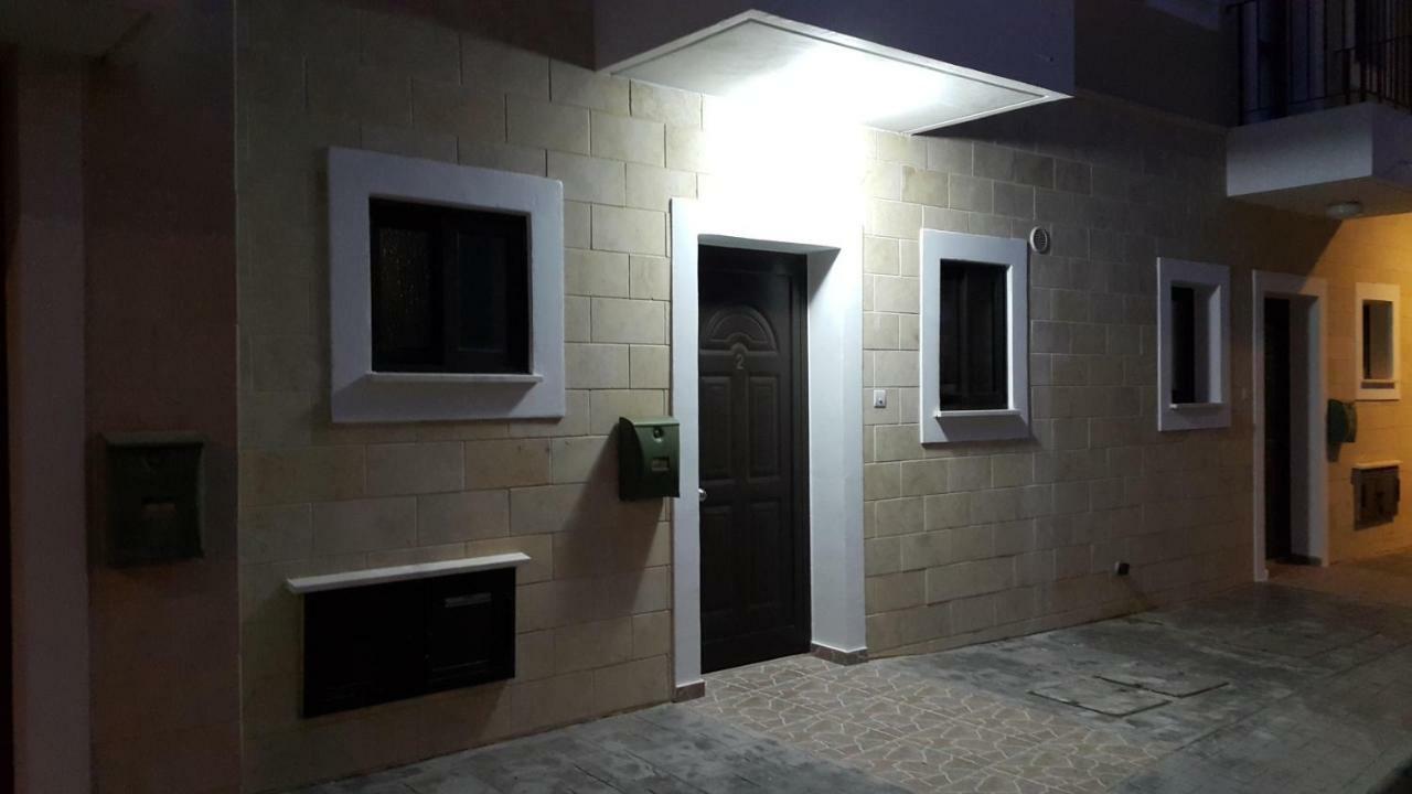 Chris'S Kyklades Holiday Apartment Paralimni Eksteriør billede