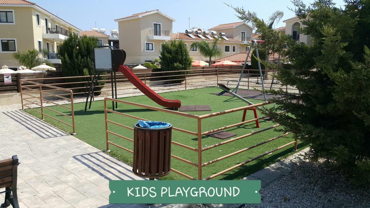 Chris'S Kyklades Holiday Apartment Paralimni Eksteriør billede